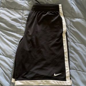Men’s Nike basketball shorts size XL